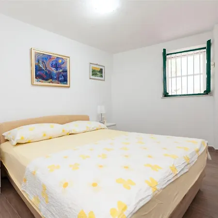 Roko Апартаменты Podspilje (Split)